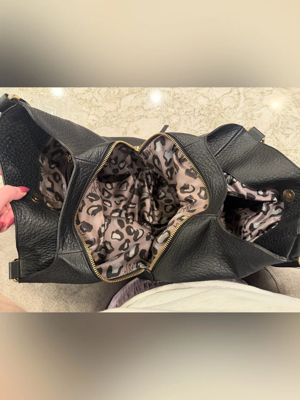 Vince Camuto pebbled leather hobo handbag #vincecamuto #hobobag #purse